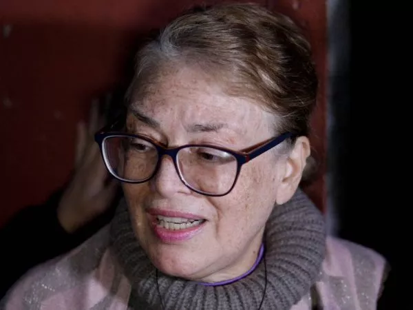Ángela Vivanco hablando con prensa tras dejar la cárcel