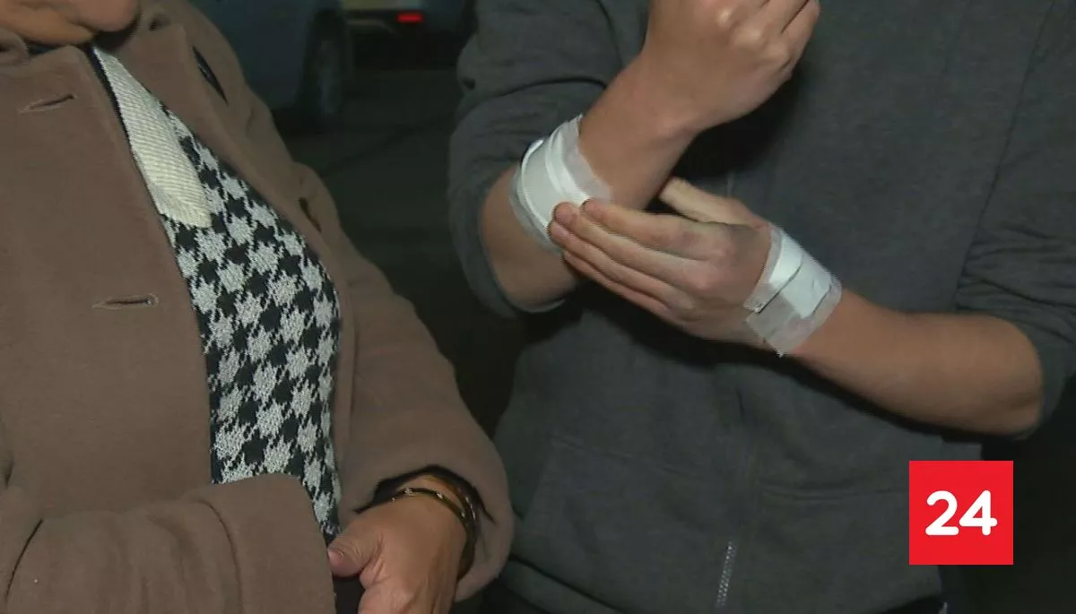 Detienen a sujeto tras apuñalar y morder a adolescente en bus de Estación Central