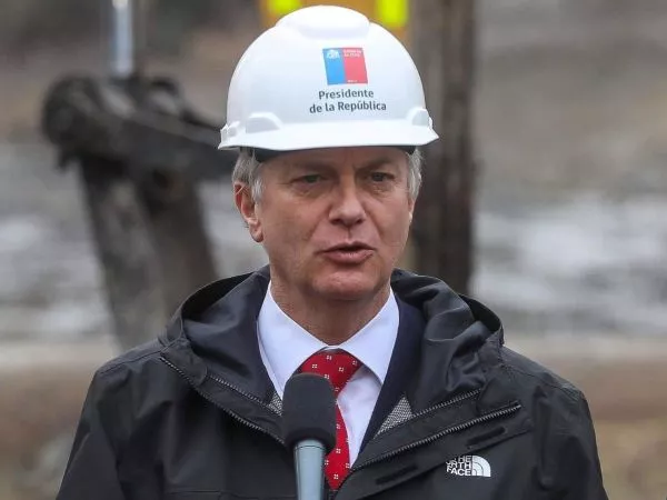 Presidente José Antonio Kast da un punto de prensa tras inspeccionar las medidas preventivas en la Quebrada de Ramón