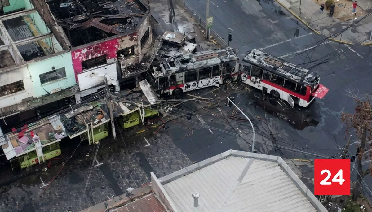 Persecución provoca incendio en Santiago Centro: número de víctimas fatales sigue indeterminado