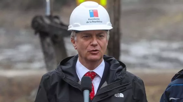 Presidente José Antonio Kast da un punto de prensa tras inspeccionar las medidas preventivas en la Quebrada de Ramón