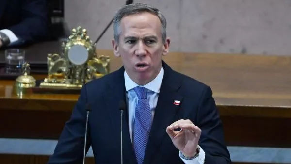 Alessandri pide perdón a nombre de la Cámara