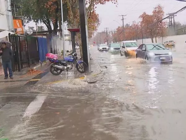 Orrego en El Bosque: “Si este tipo de inundaciones estuvieran en Vitacura, el Estado hubiera destinado los recursos mucho antes"