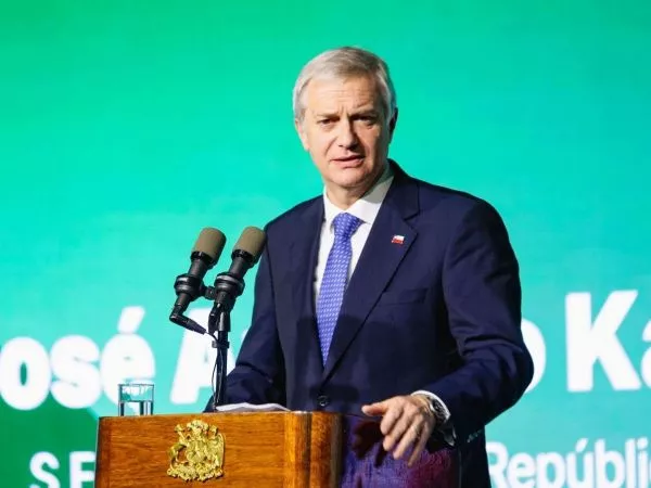 Pulso Ciudadano: desaprobación de Presidente Kast sube a 56,6% y aprobación cae a mínimo histórico