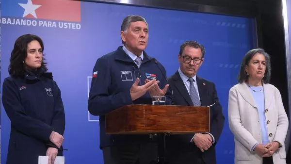 Biministro Claudio Alvarado en punto de prensa