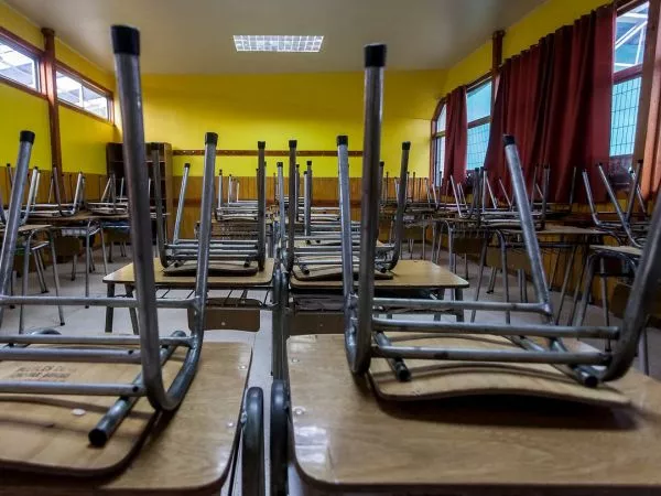 Las 33 comunas con clases suspendidas este martes 21 de julio