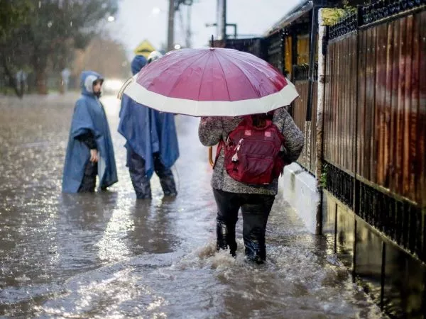 Senapred reporta 2.281 damnificados y más de 104 mil personas aisladas por sistema frontal
