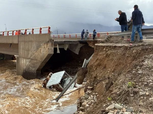 Senapred reporta 2.281 damnificados y más de 104 mil personas aisladas por sistema frontal