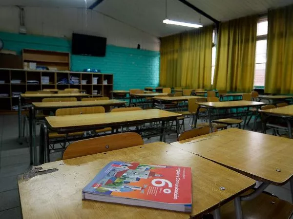 Gobierno eleva a 60 las comunas con clases suspendidas para hoy martes