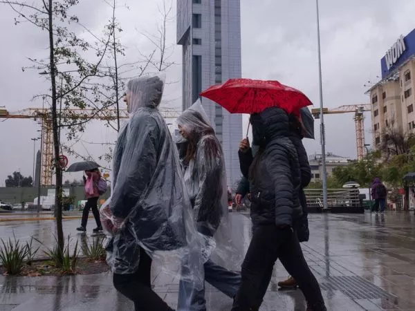 Pronóstico de lluvia en Santiago hoy: A qué hora será lo más fuerte