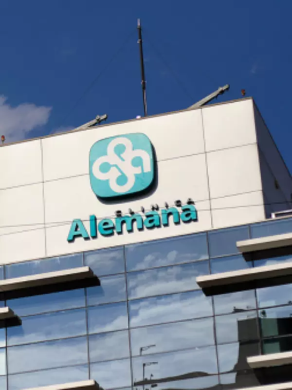 Formalizan a ginecólogo de Clínica Alemana por caso de madre que quedó con daño cerebral tras parto