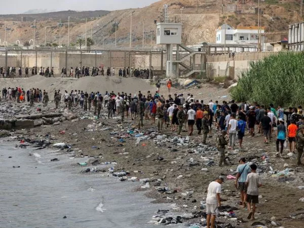 Más de 40 mil migrantes ingresan a Ceuta en 24 horas: crisis deja al menos 34 muertos