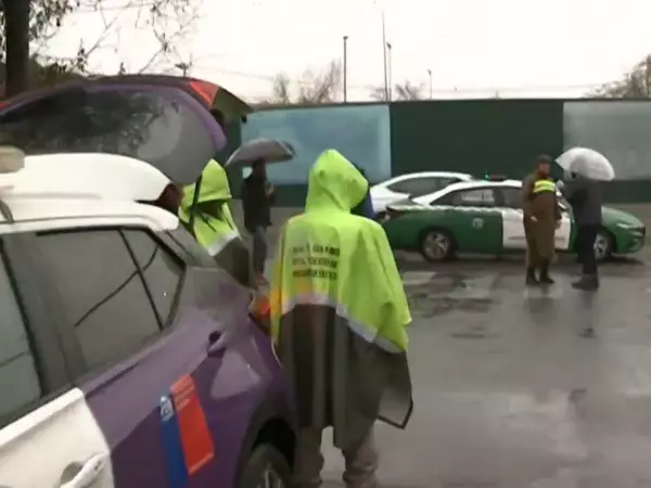 Dos educadoras de párvulos quedan graves tras ser atropelladas por furgón en San Ramón