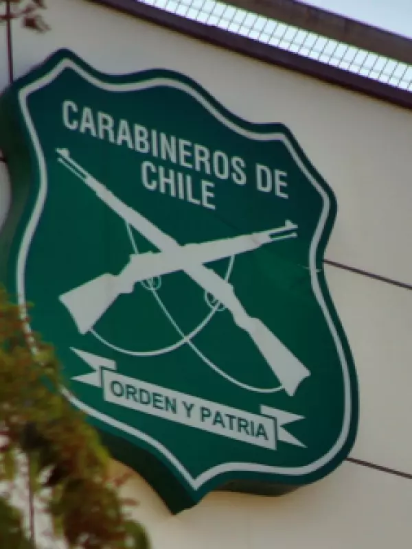 Contraloría descubre que 36 abogados de Carabineros mantenían doble contrato