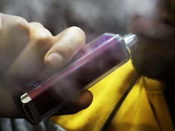 Alerta por vapeadores: casos de intoxicación aumentan 400% y afectan principalmente a menores de 5 años