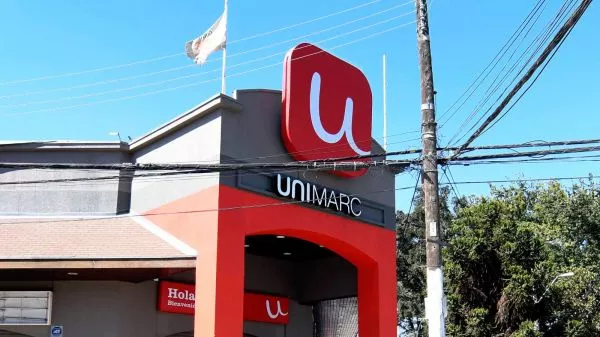 Frontis de una sucursal de supermercados Unimarc