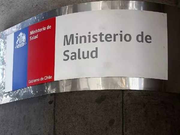 Gobierno solicita renuncia a directores de dos Servicios de Salud por 