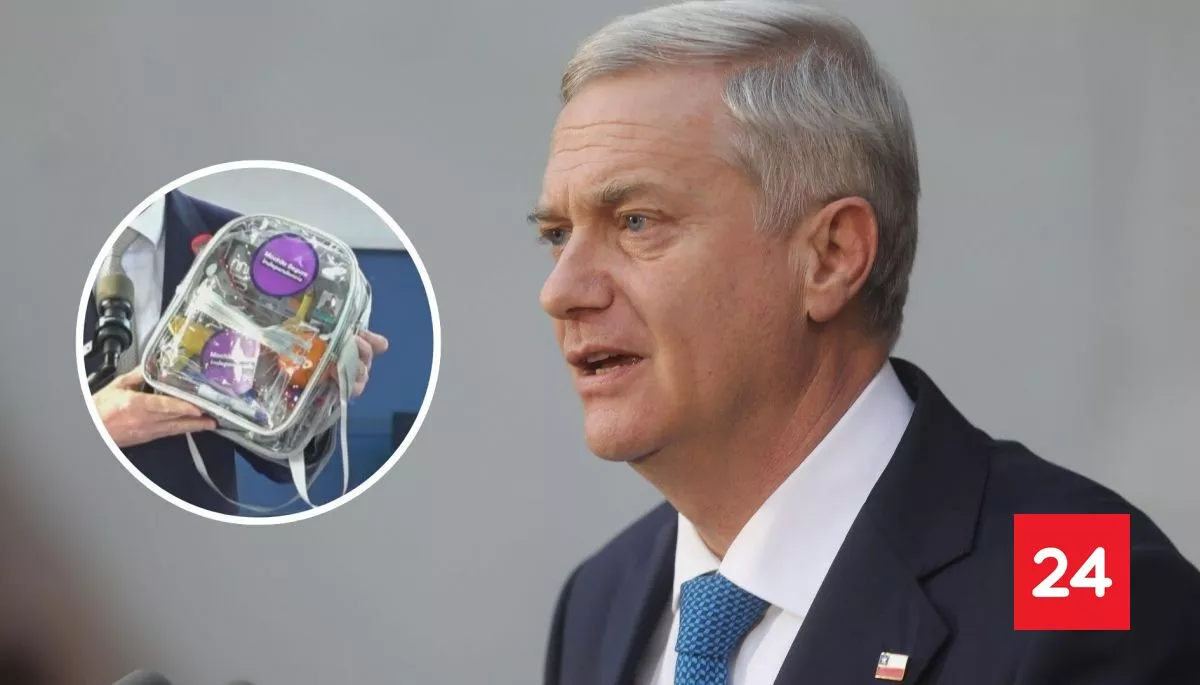 Presidente Kast promulga Ley Escuelas Protegidas que permite revisión de mochilas en colegios
