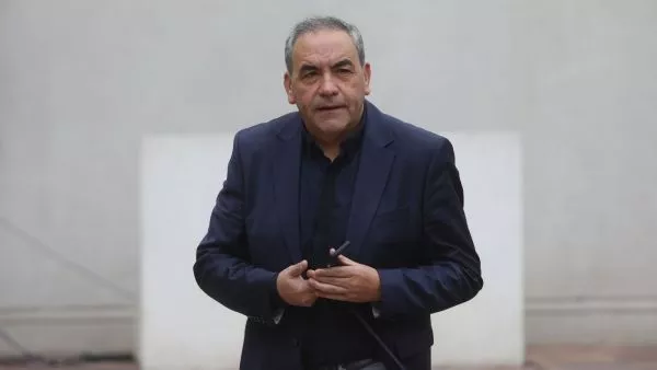 Tribunal Supremo del PS suspende militancia de senador Espinoza tras denuncia por VIF