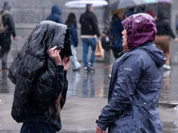 Cuatro días de lluvia y vientos de hasta 70 km/h: el nuevo sistema frontal que viene a Santiago