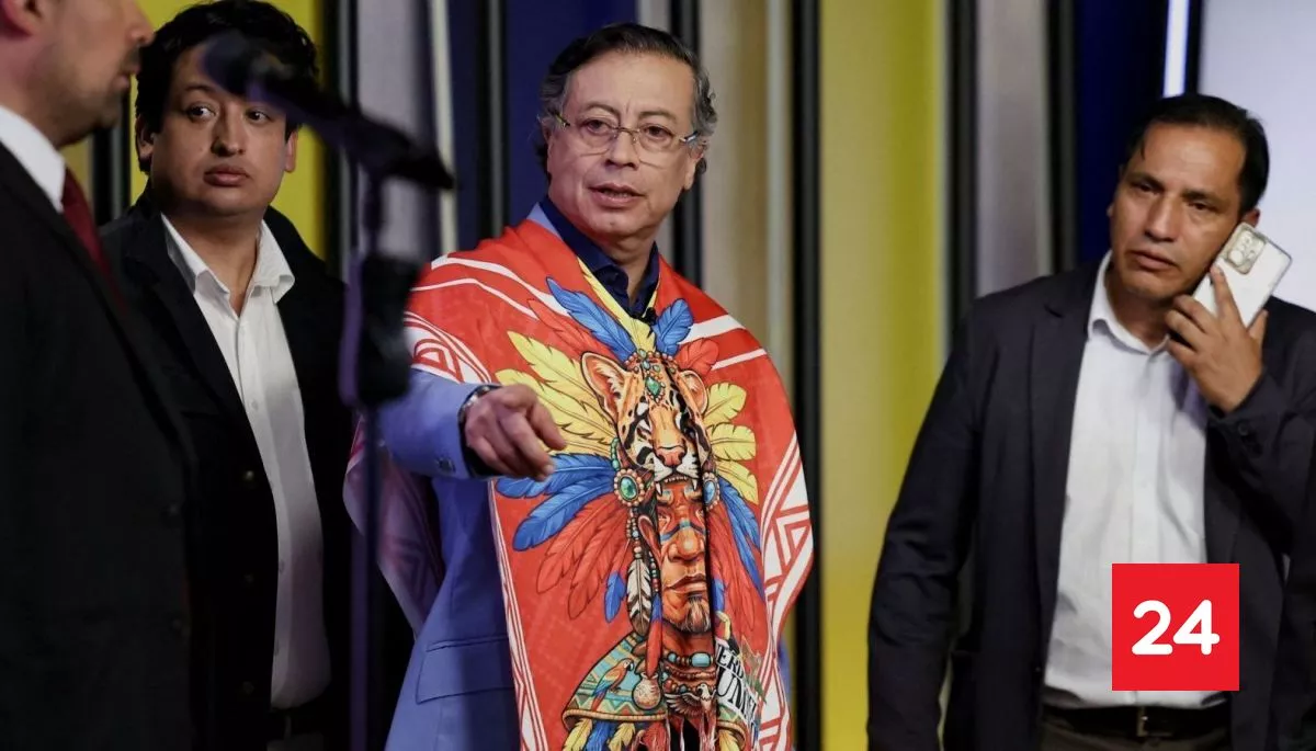 Senado de Colombia autoriza al expresidente Gustavo Petro a salir del país durante un año