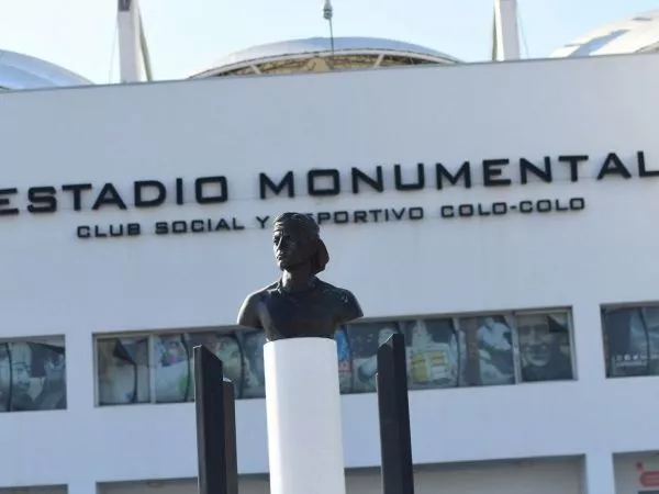 Frontis del Estadio Monumental
