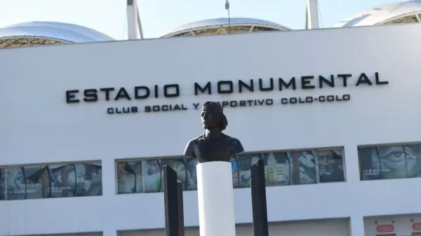 Frontis del Estadio Monumental