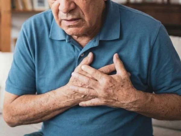 Bajas temperaturas elevan hasta un 20% el riesgo de infartos en personas mayores