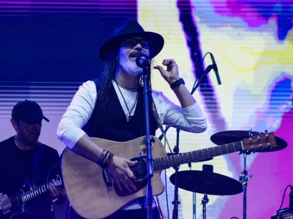 Quique Neira tocando en Festival REC 2026