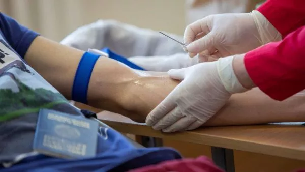 Sífilis en Chile alcanza cifra histórica: qué es, cómo se transmite y cómo se trata