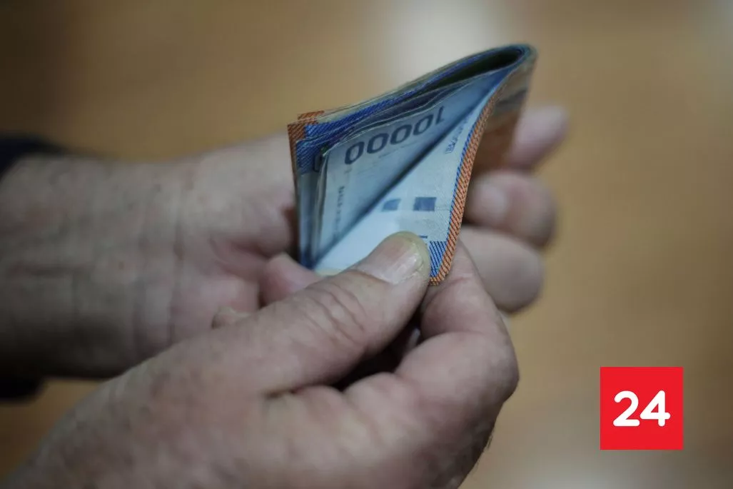 Trabajadores chilenos esperan aguinaldo de Fiestas Patrias con brechas entre sectores público y privado
