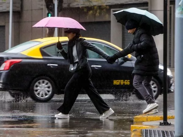 ¿A qué hora comenzará a llover esta semana en Santiago? Revisa el pronóstico