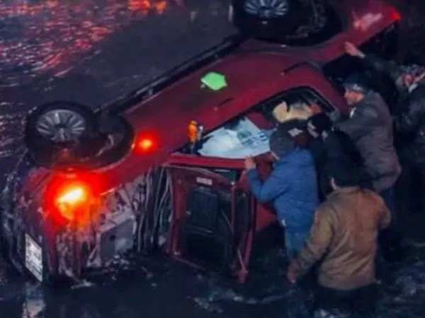 Dos personas murieron tras chocar y caer al cauce del río Maule