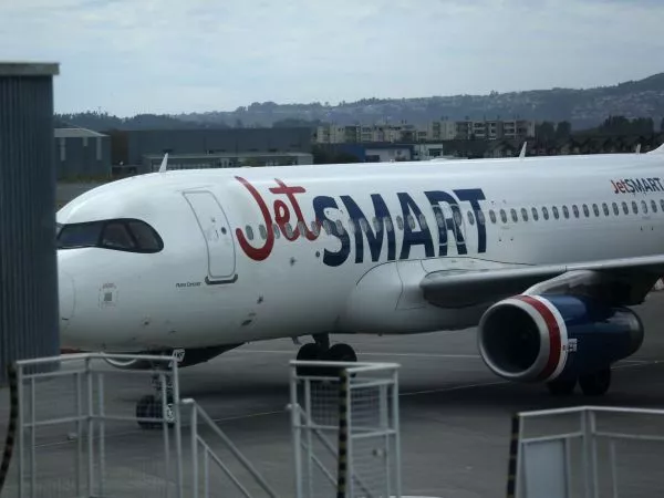Embargan cuentas corrientes de Jetsmart por traer a Chile a migrantes sin documentación requerida