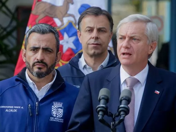 Kast visitó a alcalde White tras amenazas de muerte en su contra