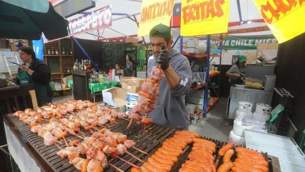 Hasta $70 mil diarios: fondas del Parque O’Higgins buscan trabajadores para Fiestas Patrias