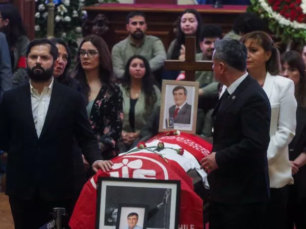 Funeral Camilo Escalona