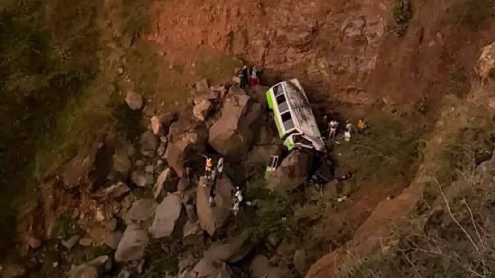 Excursión escolar termina en tragedia: cerca de 25 personas mueren en accidente de bus en Cabo Verde