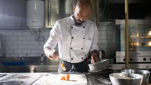 Coca-Cola Chile lanza programa gratuito para formar a jóvenes en el rubro gastronómico