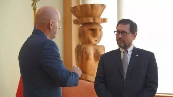 Canciller Pérez Mackena y Brandon Judd
