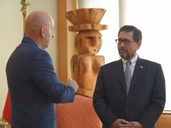 Canciller Pérez Mackena y Brandon Judd
