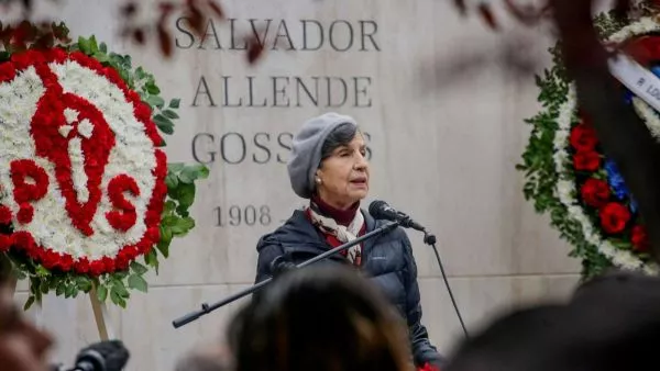 Isabel Allende por falta de acto oficial por Golpe de Estado
