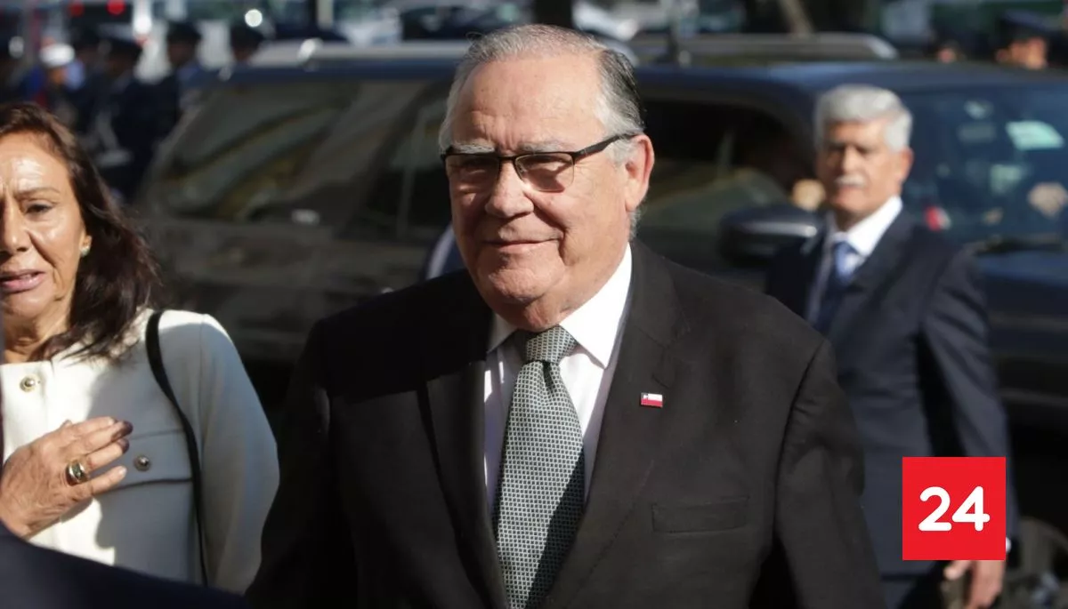 El ministro Campos repite que la centroizquierda es "vagón de cola" del PC y el FA, y reabre críticas desde el Socialismo Democrático