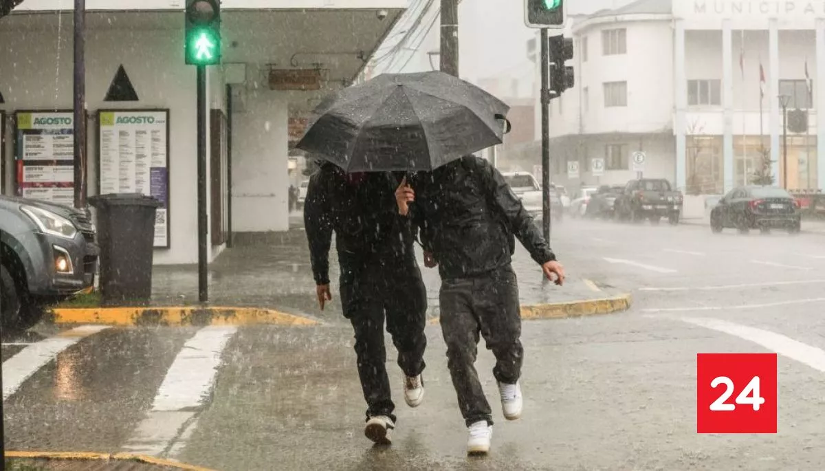 150 mm. de lluvia y vientos de 80 km/h: actualizan alerta meteorológica para 6 regiones del país