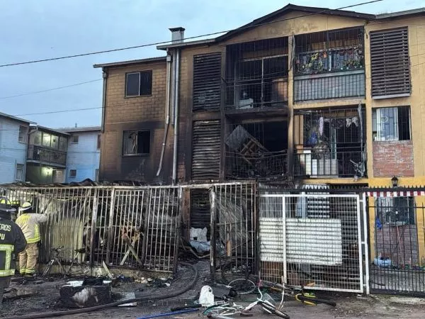 Detienen a mujer acusada de provocar incendio que dejó dos muertos en Cerrillos