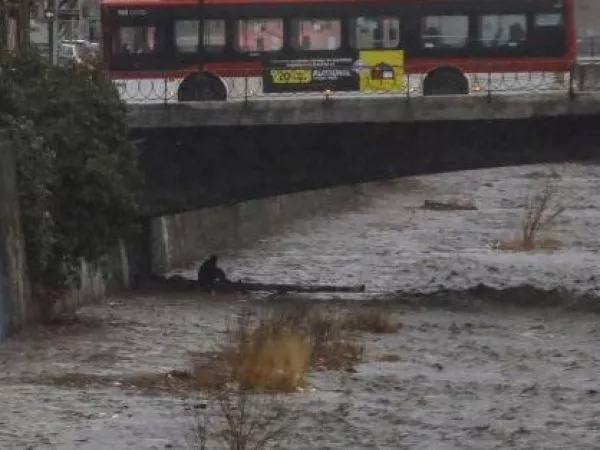 asalto rio mapocho