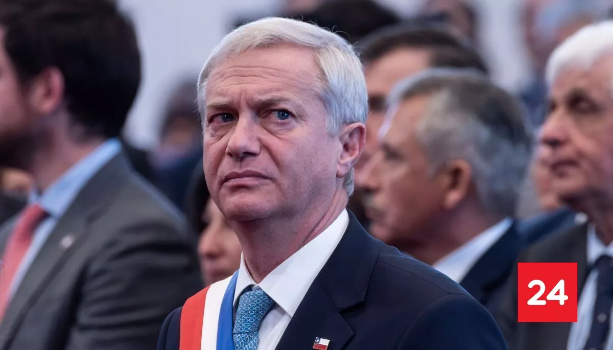Presidente Kast envía condolencias tras muerte de carabinero en Lo Espejo: "No hay tiempo para discusiones políticas ni mezquindades"
