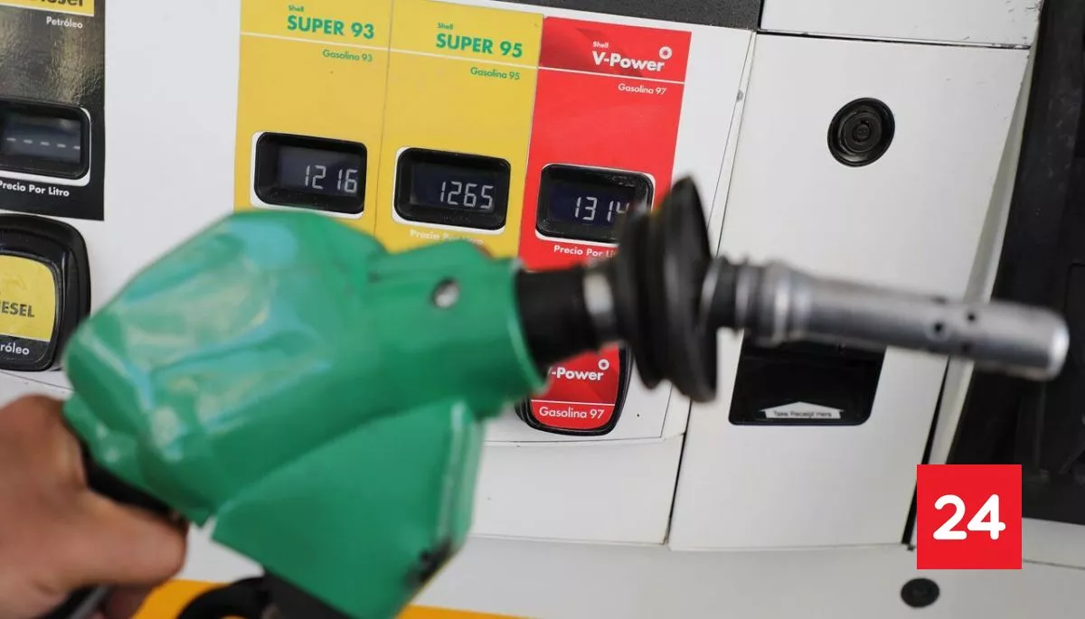 Sobre $100: la nueva alza que tendrían bencinas y combustibles esta semana