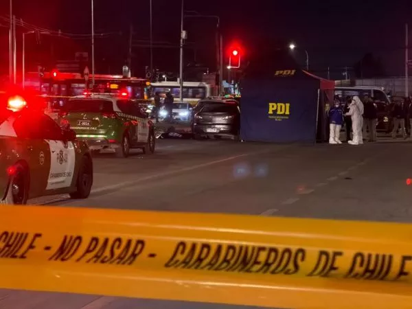 Carabineros abaten a dos hombres que intentaron atropellarlos en Cerrillos