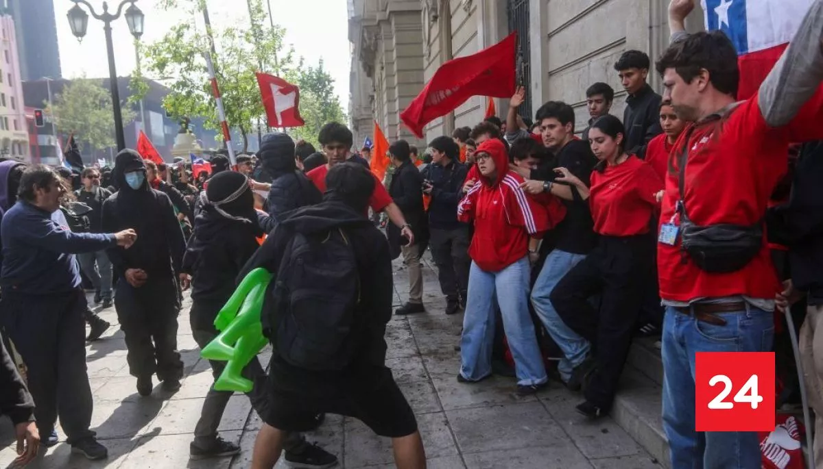 Presidente Kast y agresión a estudiantes por contraprotesta a marcha Confech: “Tenemos que terminar con ese estilo que algunos practican”